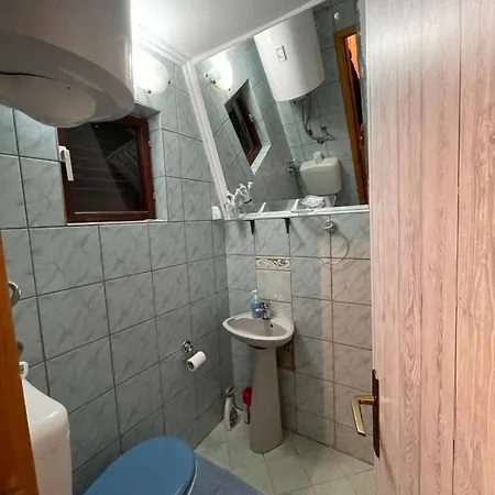 Сasa de vacaciones Rujiste Vikendica Weekend House