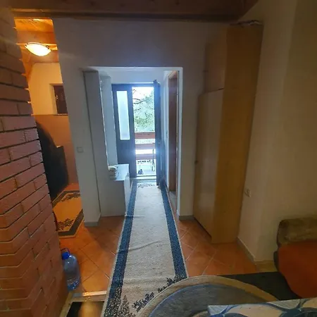 Rujiste Vikendica Weekend House بيت للعطل *